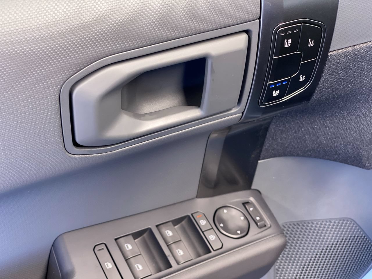 New 2027 Kia EV3 Land FWD image 18