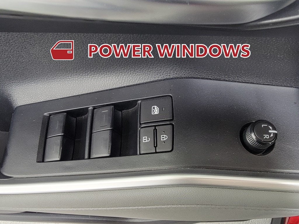 Used 2023 Toyota Highlander XLE AWD/4WD image 28