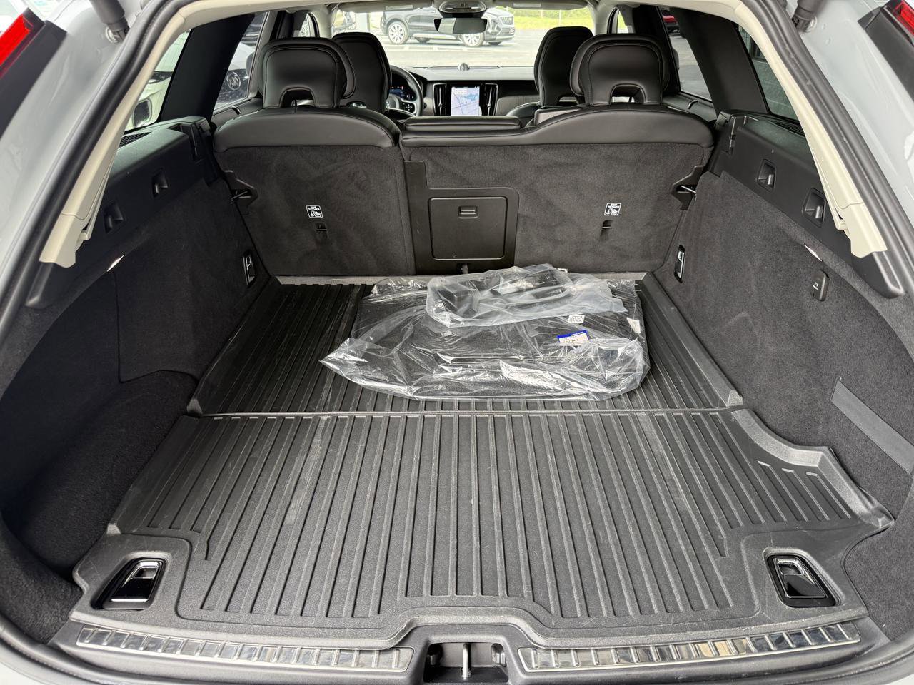 Used 2024 Volvo V90 B6 Cross Country Ultimate AWD/4WD image 44