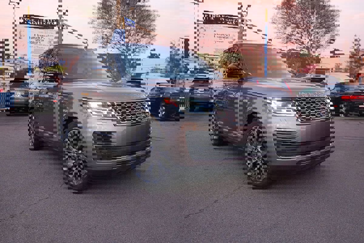 Used 2020 Land Rover Range Rover HSE image 3