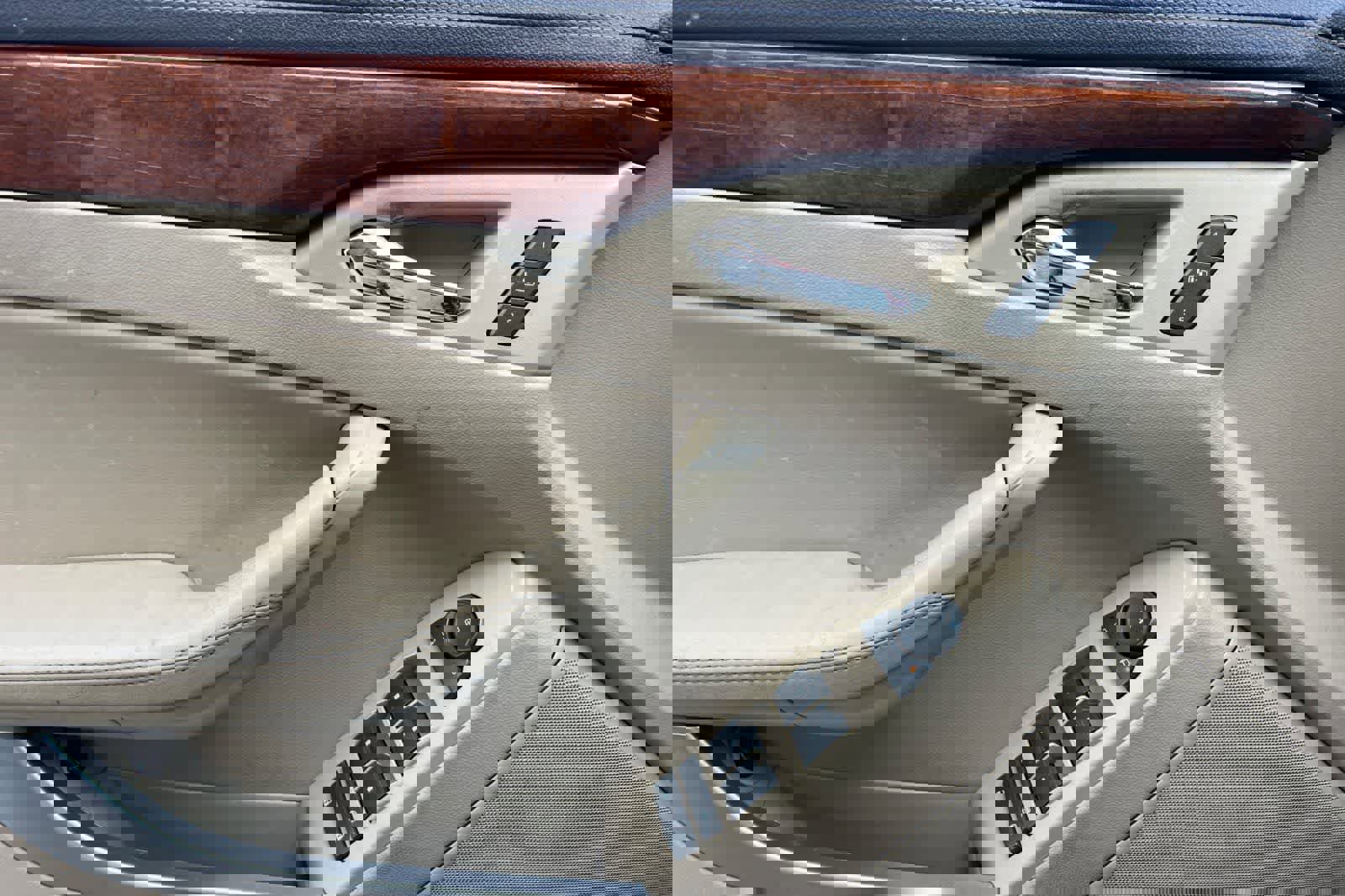 Used 2010 Cadillac CTS Premium image 15