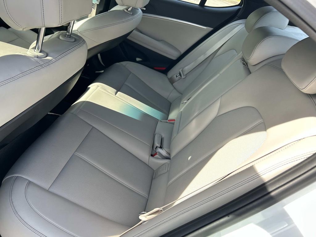 Used 2022 Genesis G70 2.0T image 19