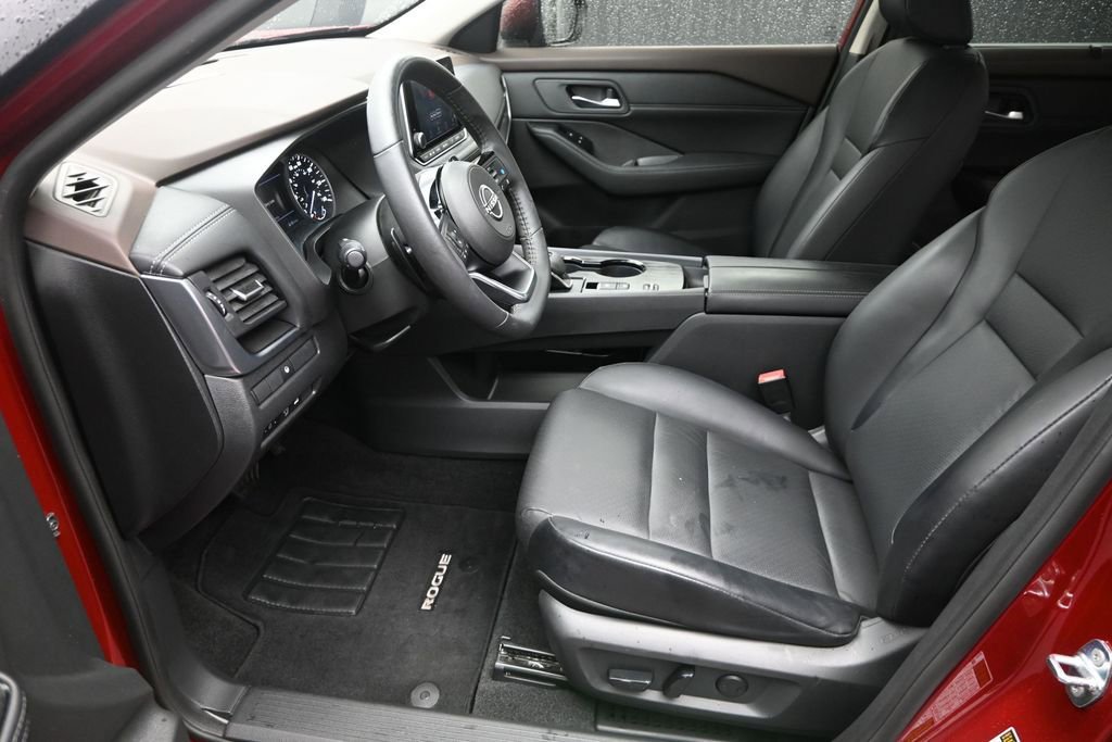 Used 2023 Nissan Rogue SV w/ SV Premium B Package FWD image 15