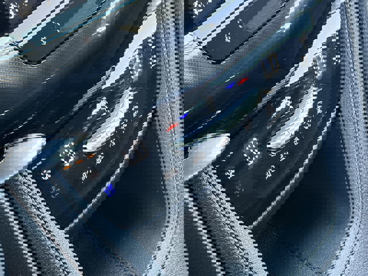 Certified 2025 Cadillac XT6 Premium Luxury w/ Platinum Package image 31