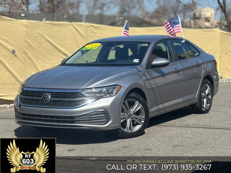 Used 2024 Volkswagen Jetta SE image 1