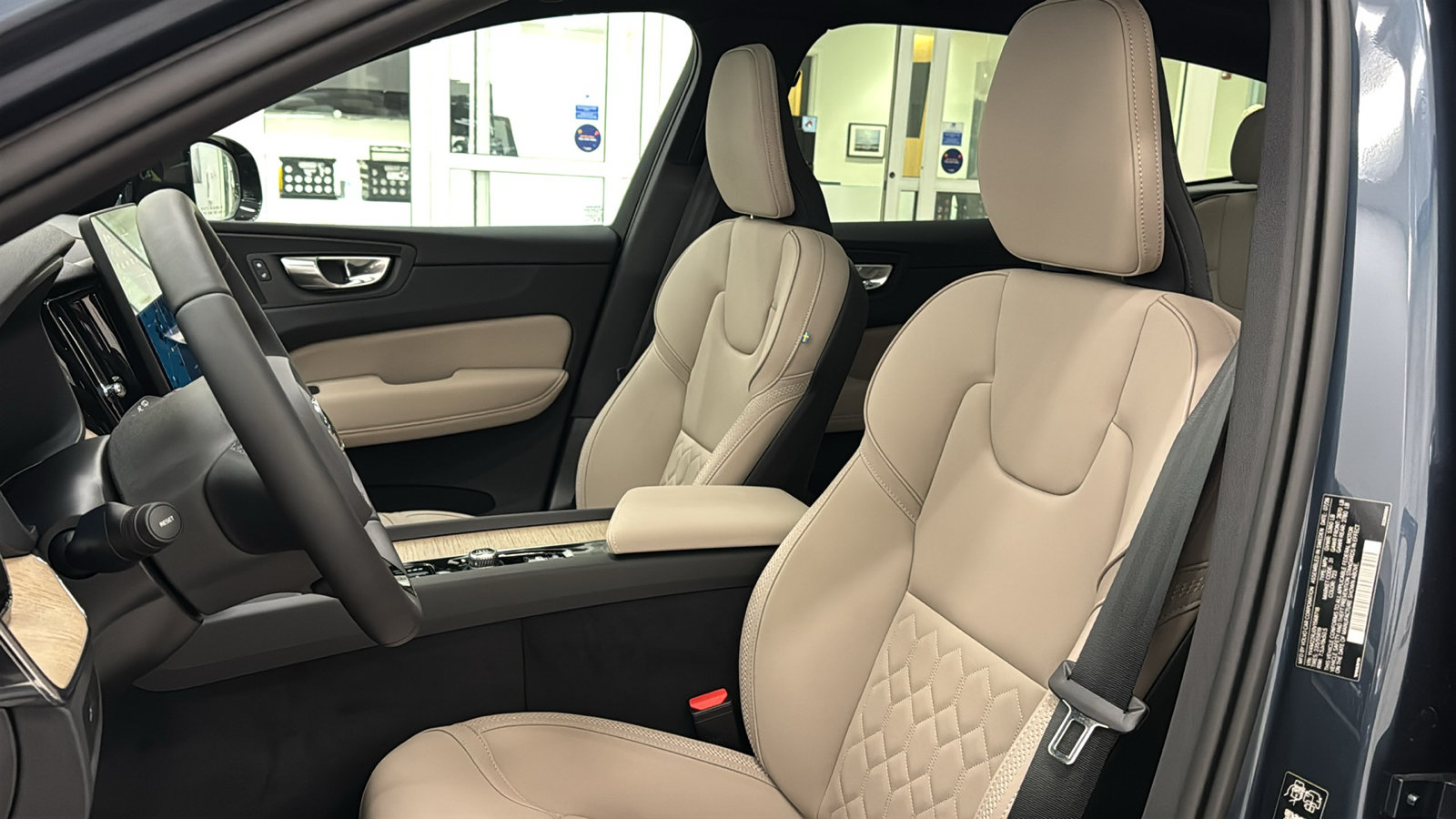 New 2027 Volvo XC60 B5 Core AWD/4WD image 23