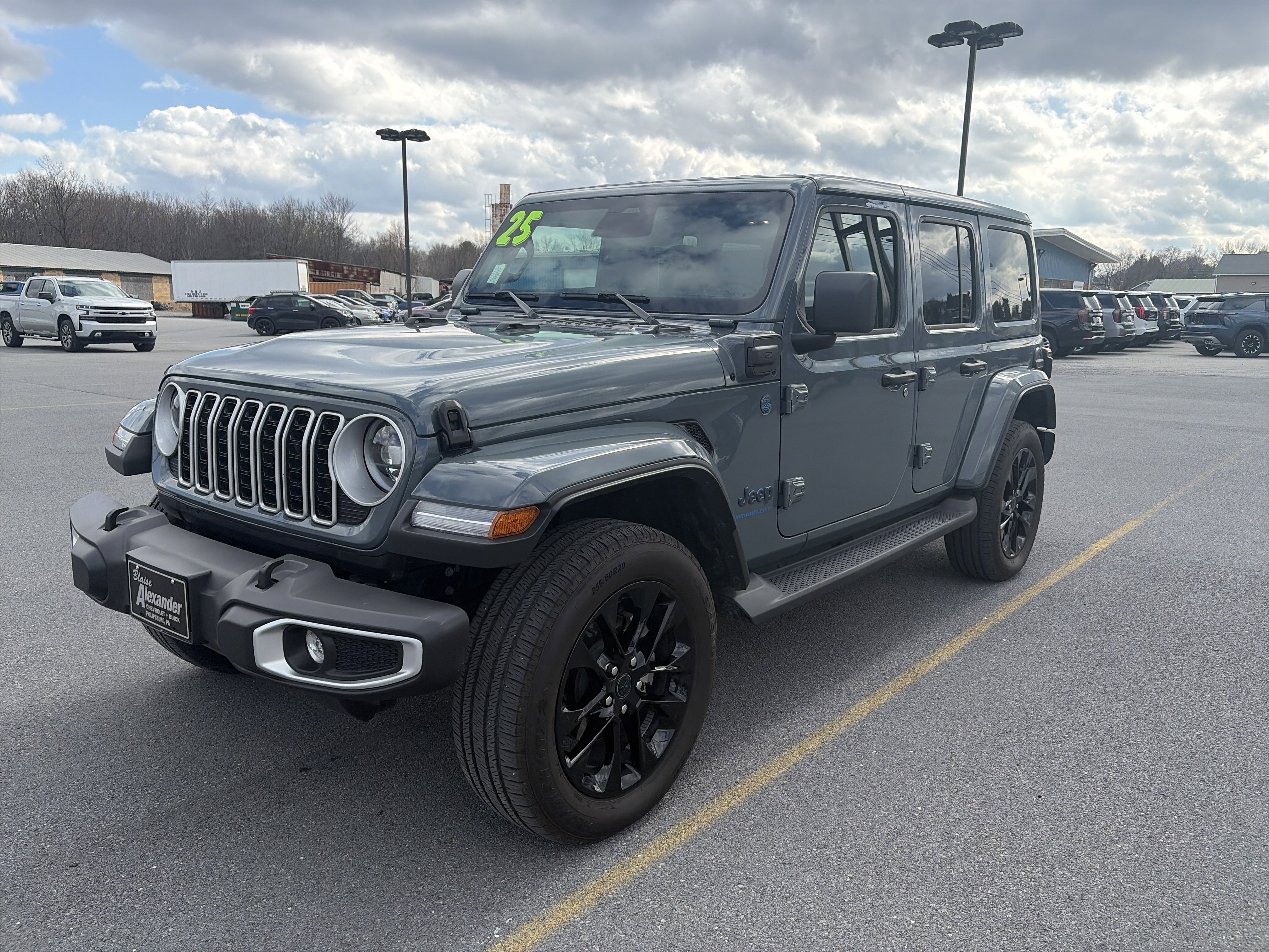 Used 2025 Jeep Wrangler Sahara image 8