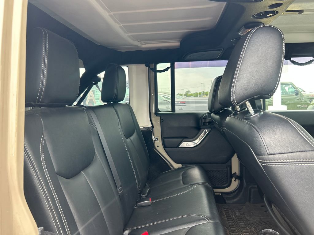 Used 2017 Jeep Wrangler Unlimited Sahara w/ Connectivity Group AWD/4WD image 5