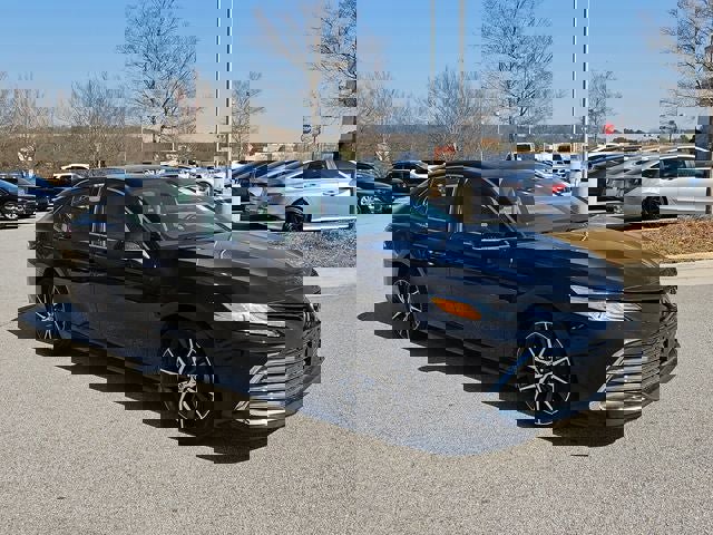 Used 2021 Toyota Camry XLE image 7