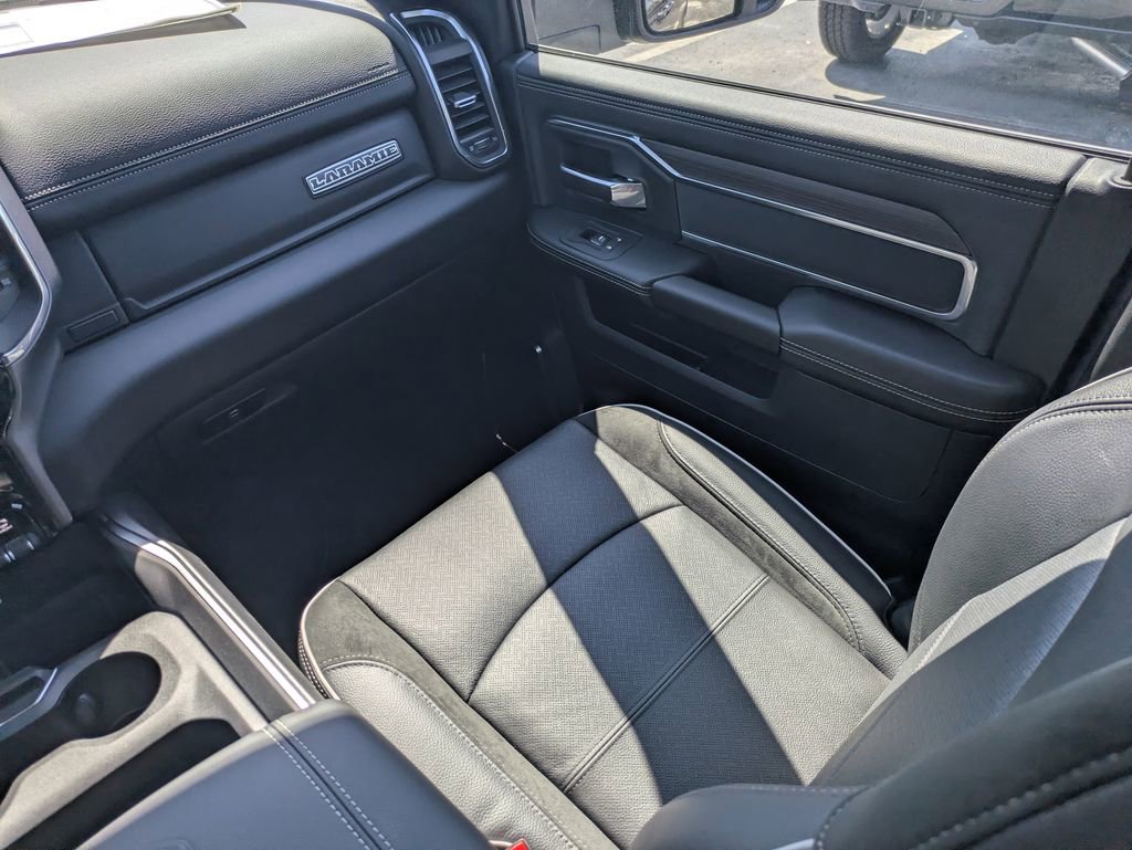 New 2026 RAM 2500 Laramie w/ Sport Appearance Package AWD/4WD image 18