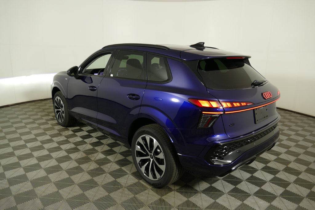 New 2026 Audi Q3 quattro 2.0T AWD/4WD image 5