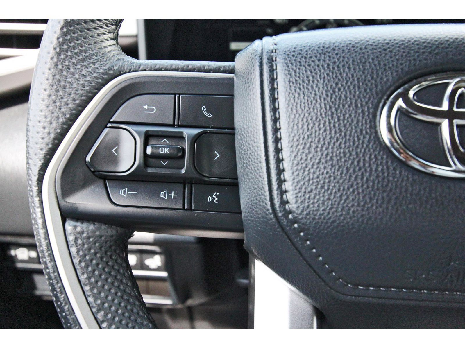 Used 2025 Toyota Sequoia SR5 w/ SR5 Premium Package RWD image 19
