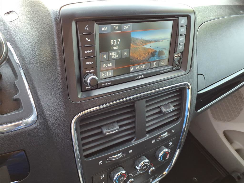 Used 2018 Dodge Grand Caravan SXT FWD image 32