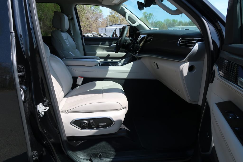 Used 2024 Jeep Wagoneer L Series II image 35