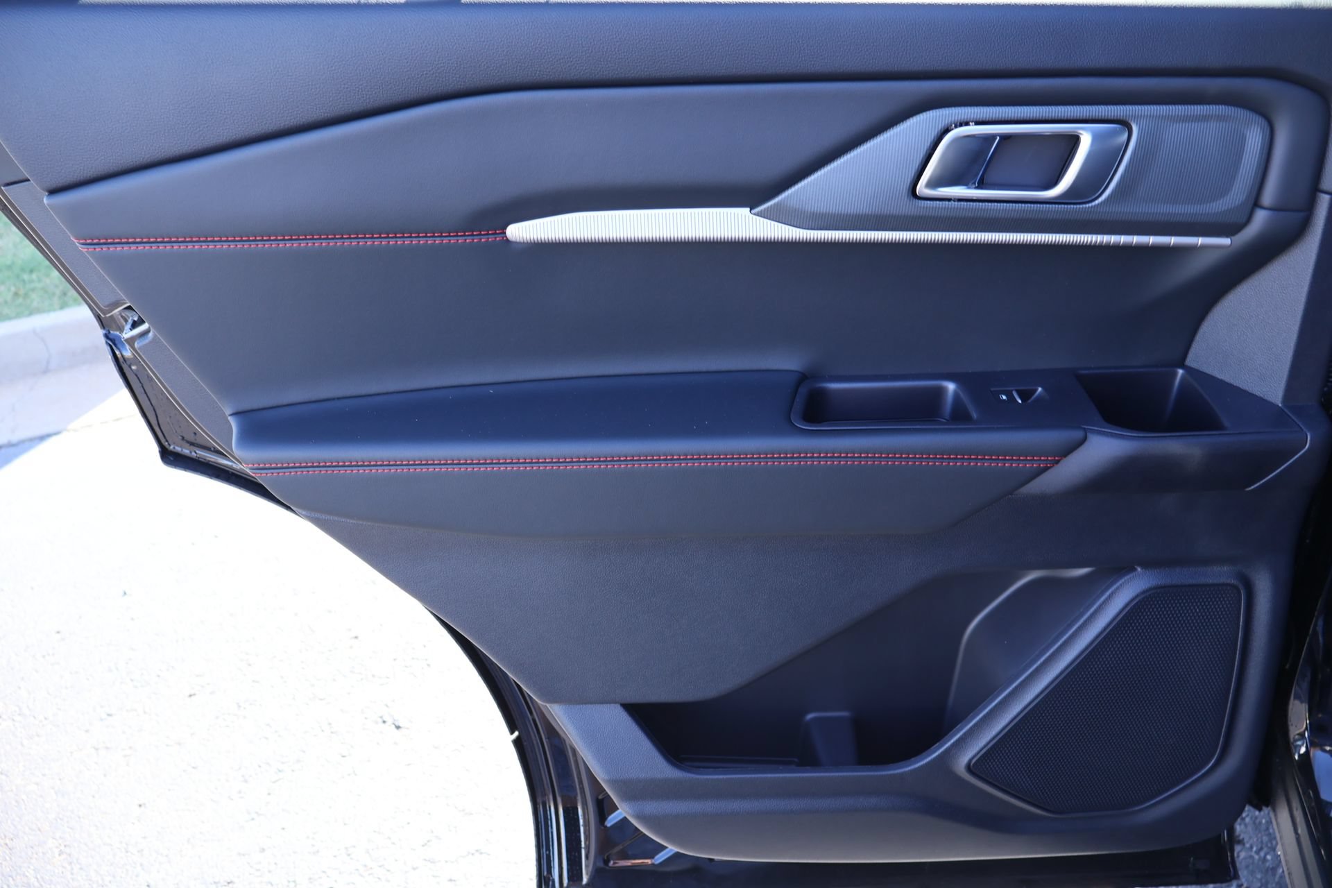 New 2026 Ford Explorer ST-Line w/ ST-Line Street Pack AWD/4WD image 18