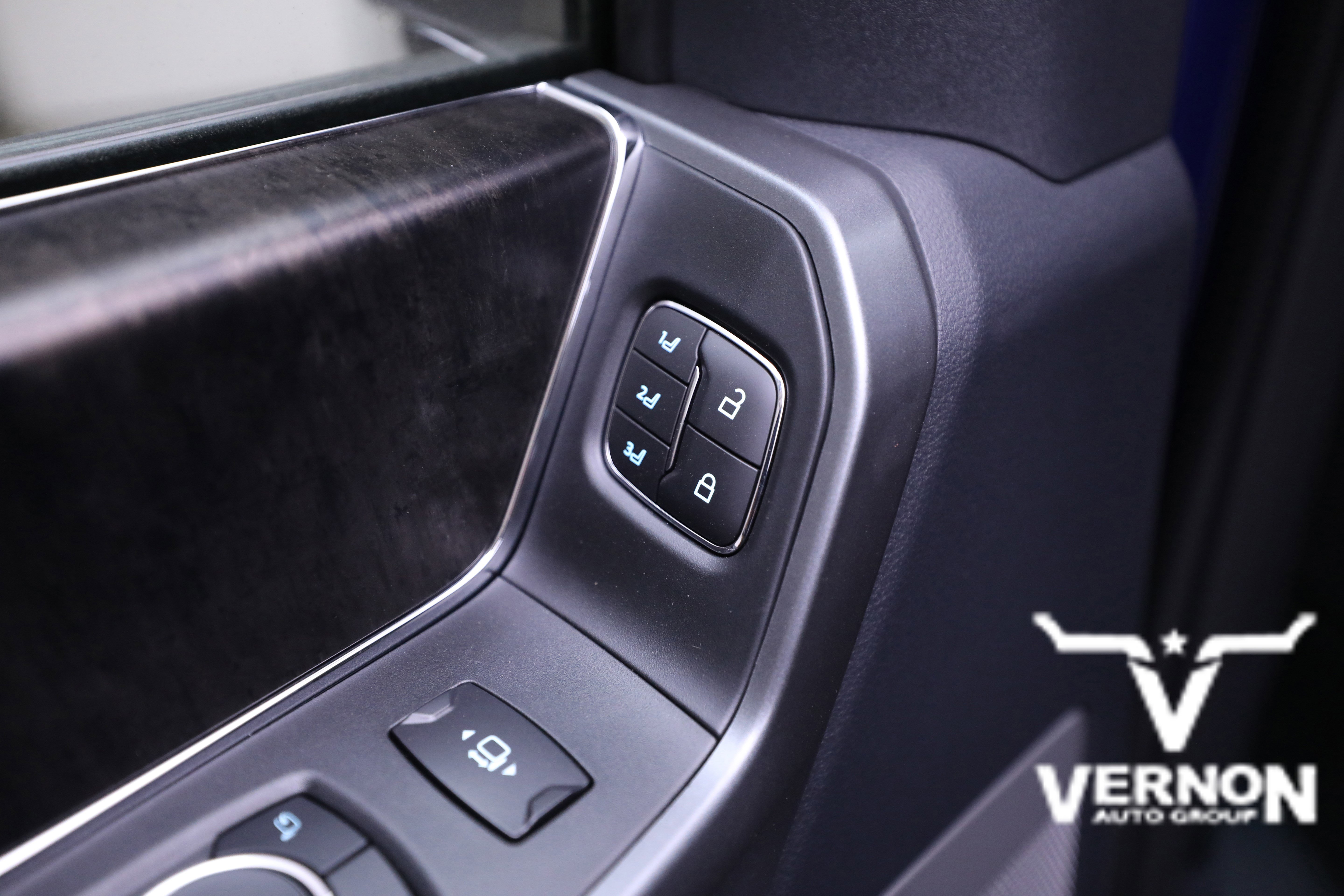 New 2026 Ford F250 Lariat w/ Black Appearance Package image 17