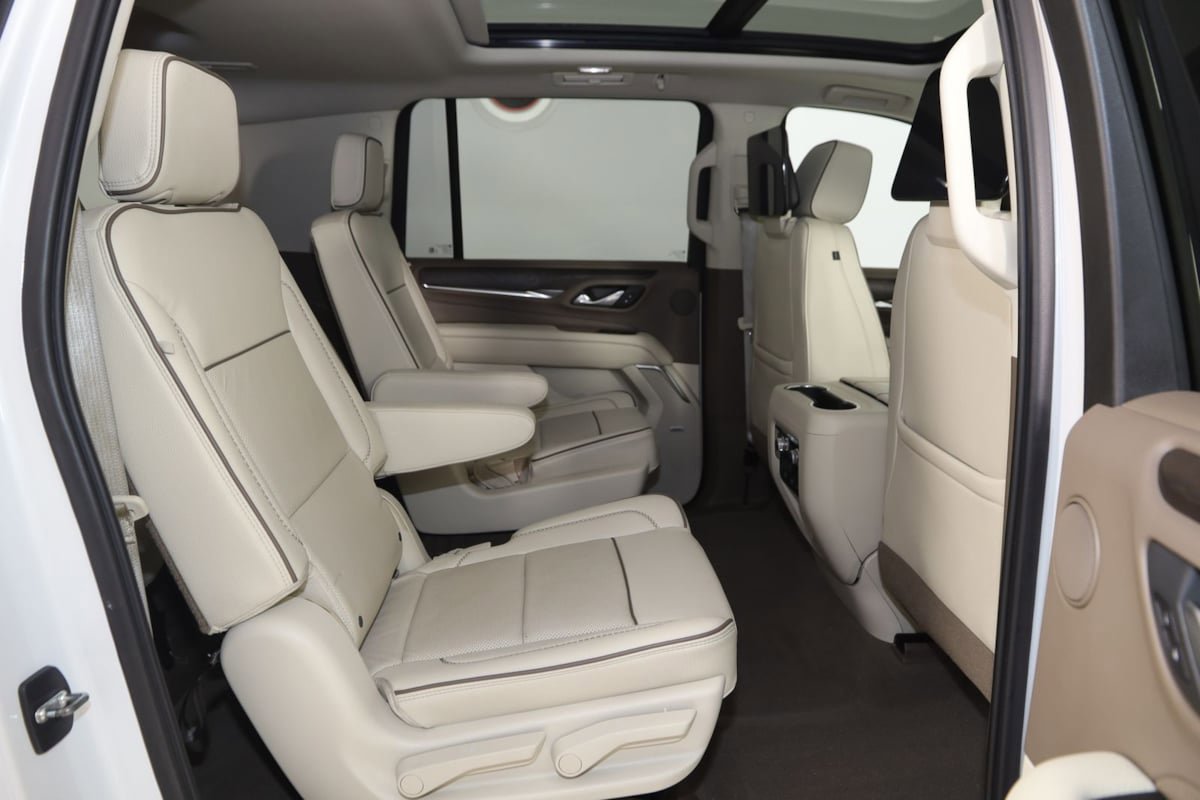 Used 2021 GMC Yukon XL Denali w/ LPO, Illumination Package AWD/4WD image 15