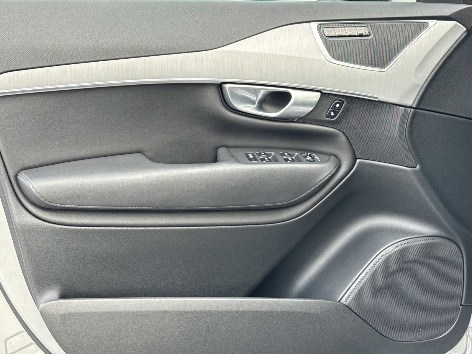 Used 2024 Volvo XC90 B5 Core w/ Protection Package Premier image 17