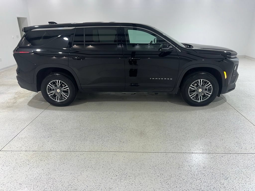 Used 2024 Chevrolet Traverse LS FWD image 6