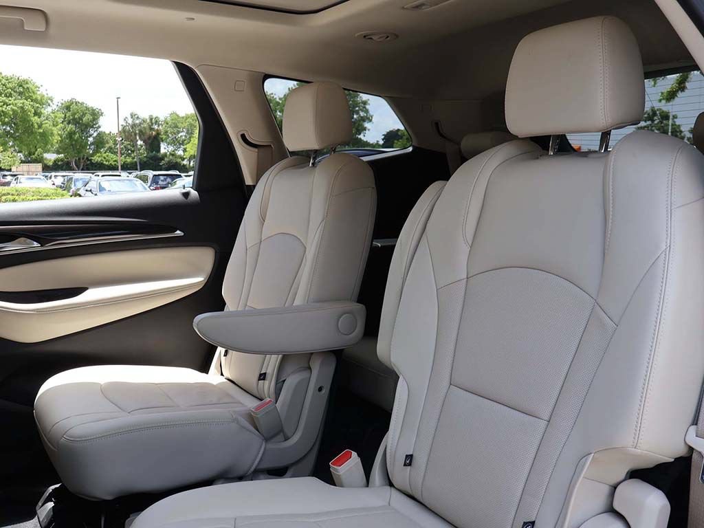 Used 2023 Buick Enclave Premium w/ Experience Buick Package FWD image 40