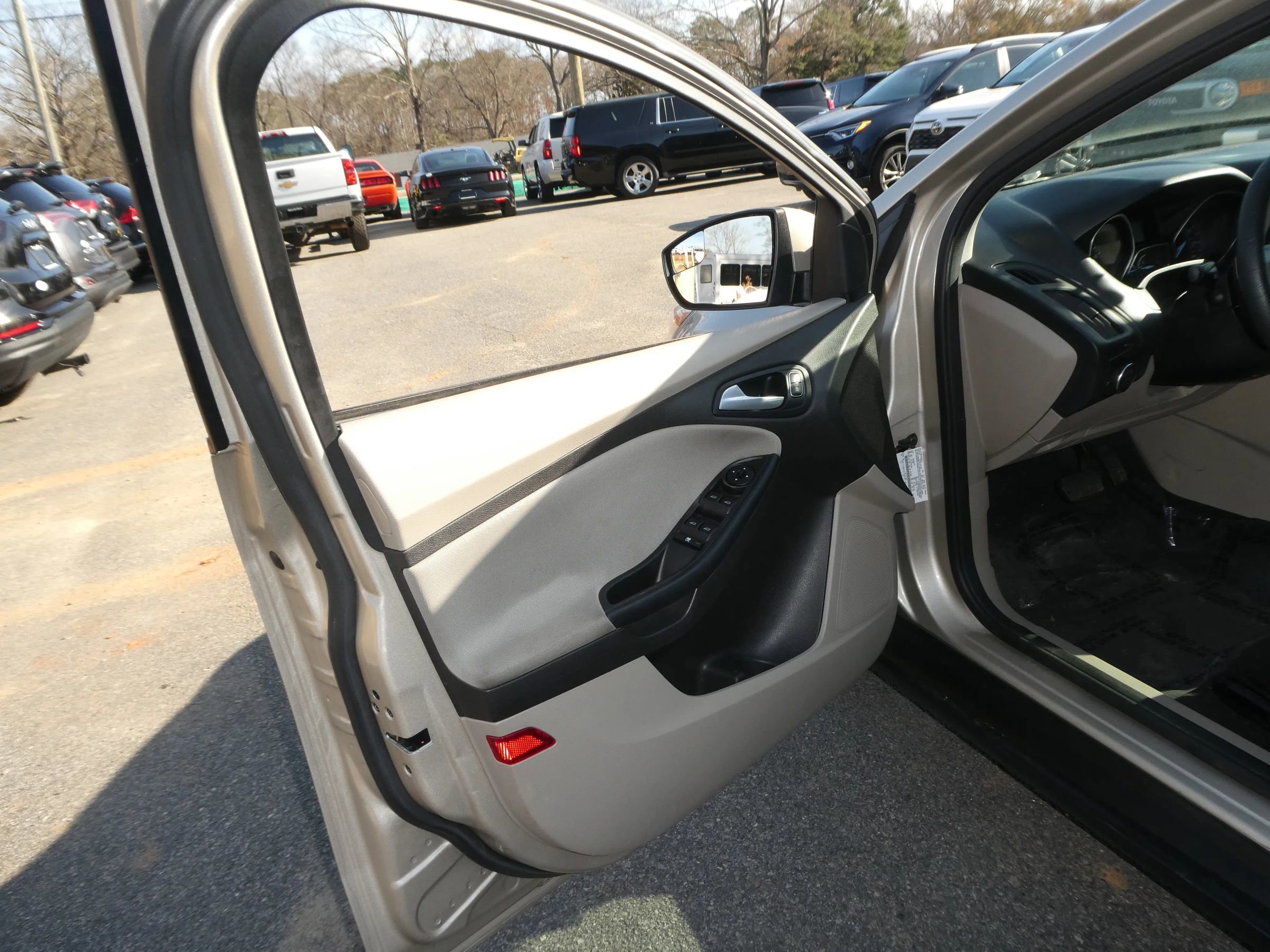 Used 2018 Ford Focus SE image 11