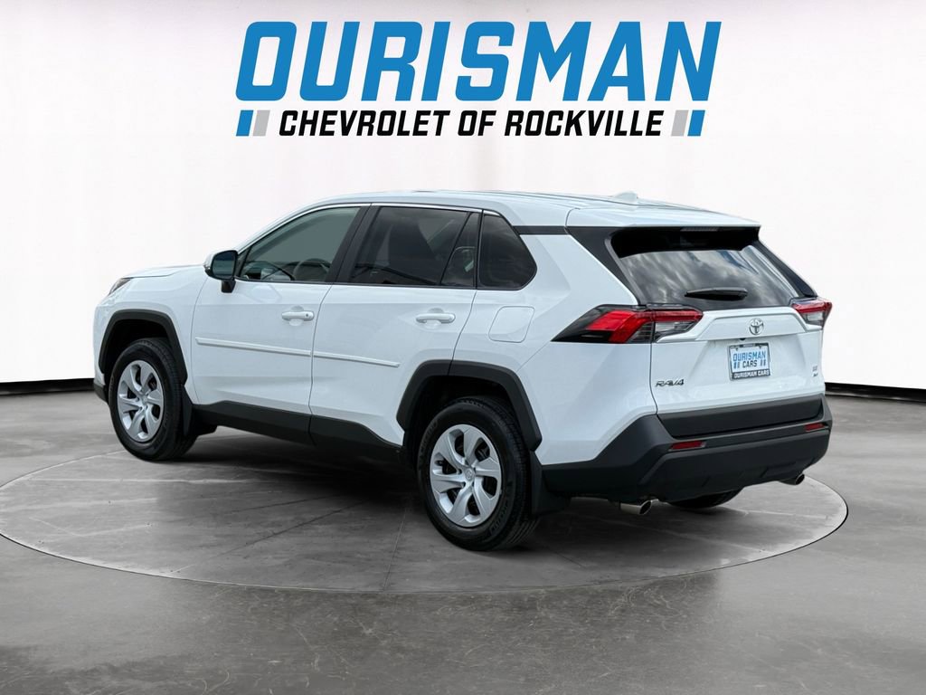 Used 2025 Toyota RAV4 LE AWD/4WD image 4