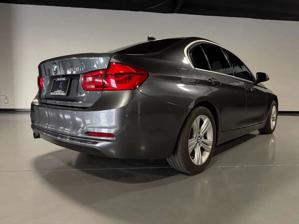 Used 2018 BMW 328d Sedan RWD image 4
