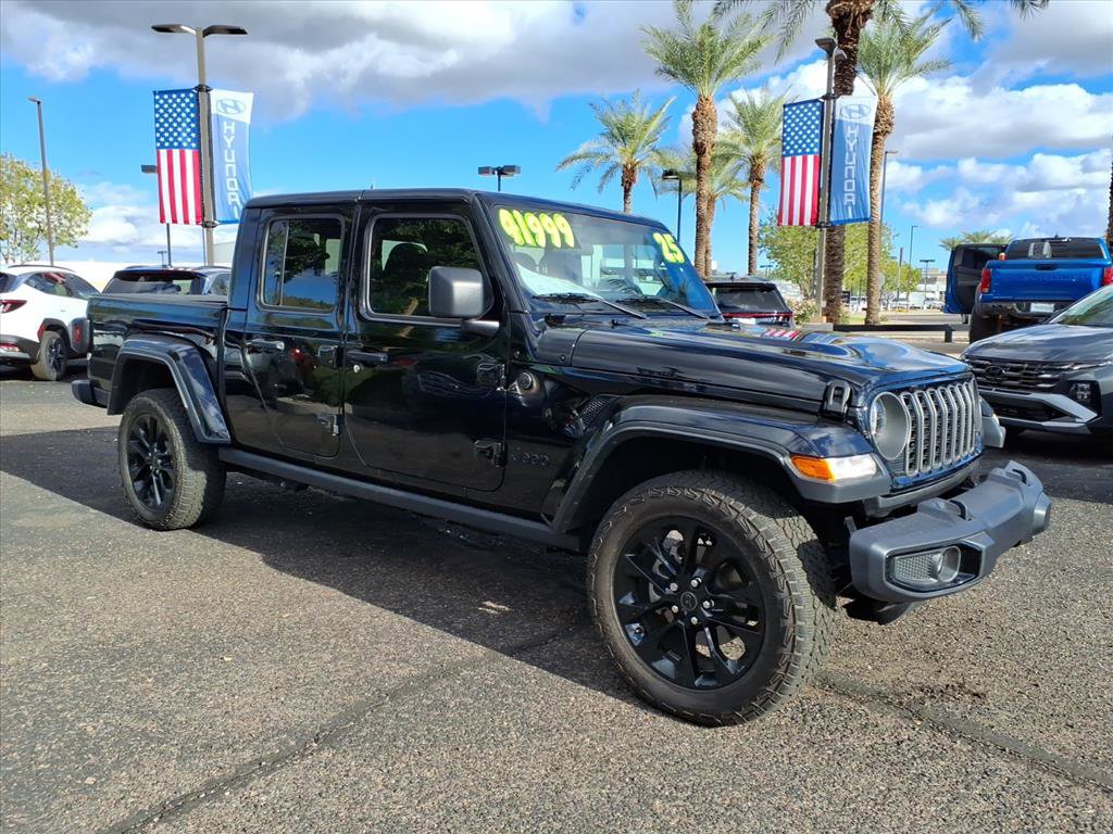 Used 2025 Jeep Gladiator Sport image 3