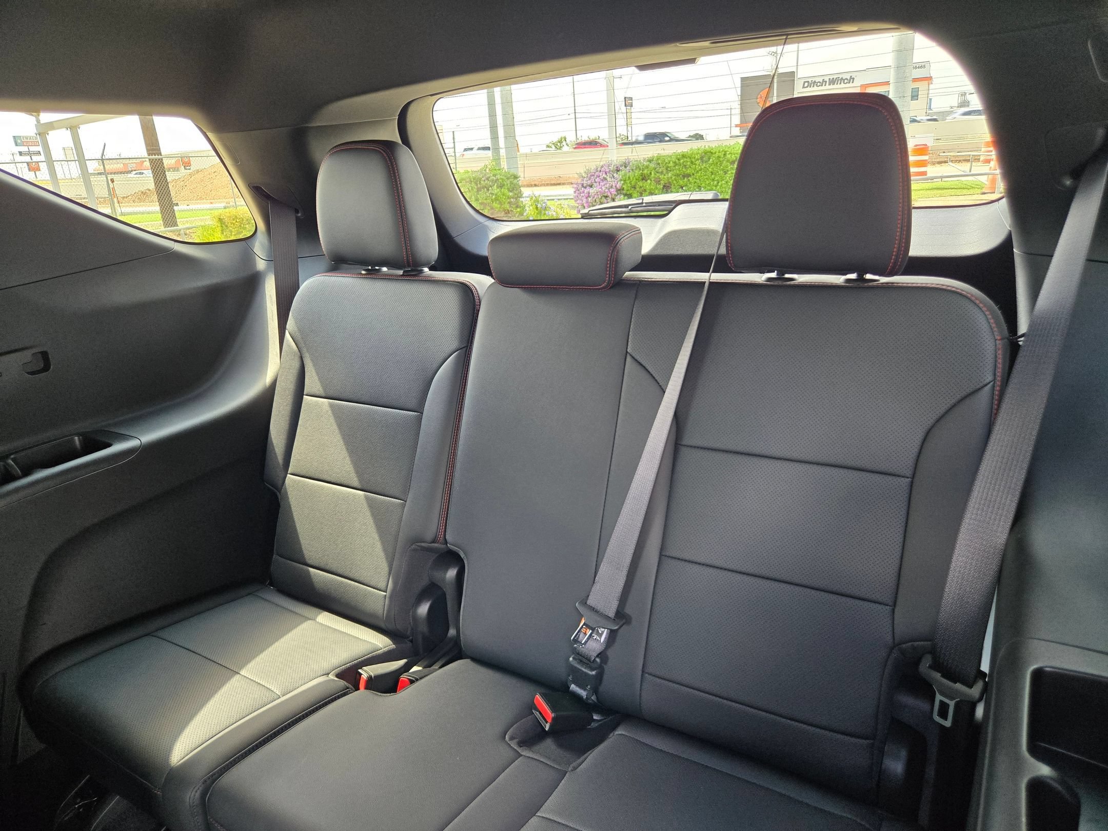 Certified 2025 Chevrolet Traverse RS w/ LPO, Floor Liner Package AWD/4WD image 21