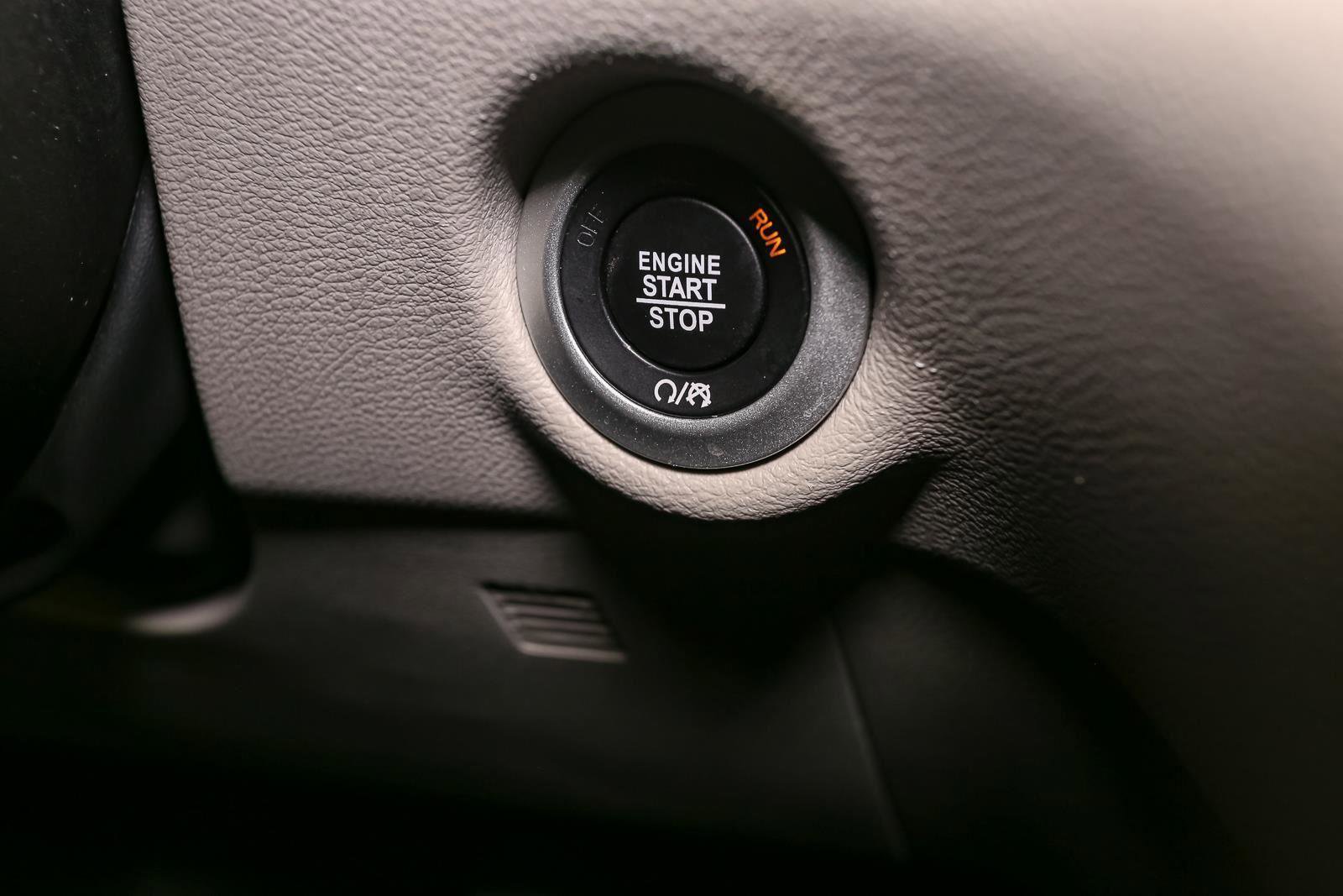 Used 2024 Chrysler Voyager LX image 32