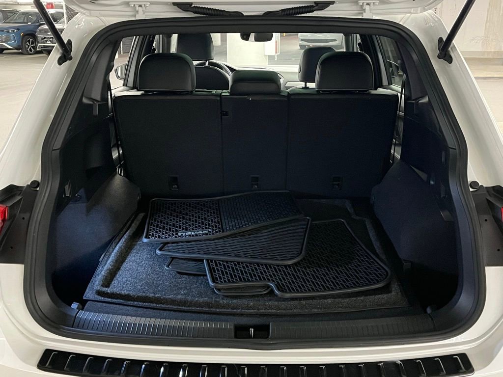 Used 2023 Volkswagen Tiguan SE R-Line image 37