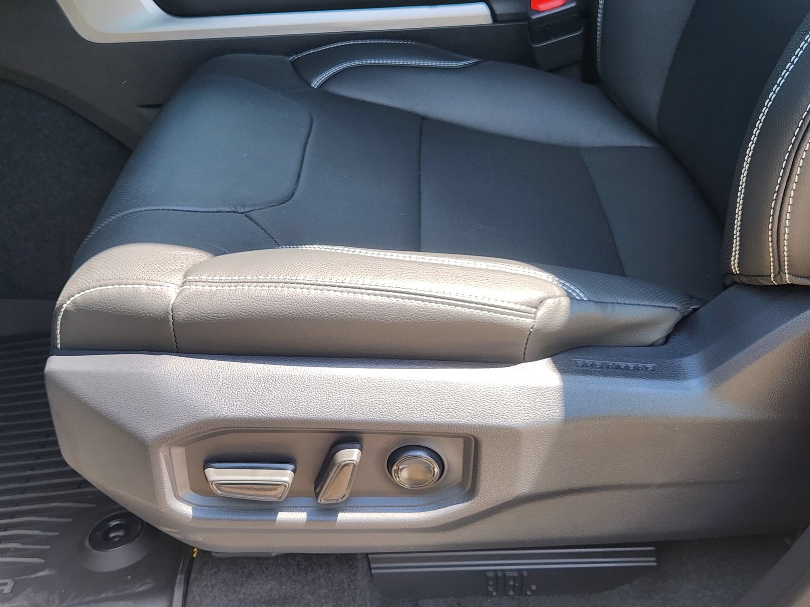 New 2026 Toyota Tundra Limited AWD/4WD image 22