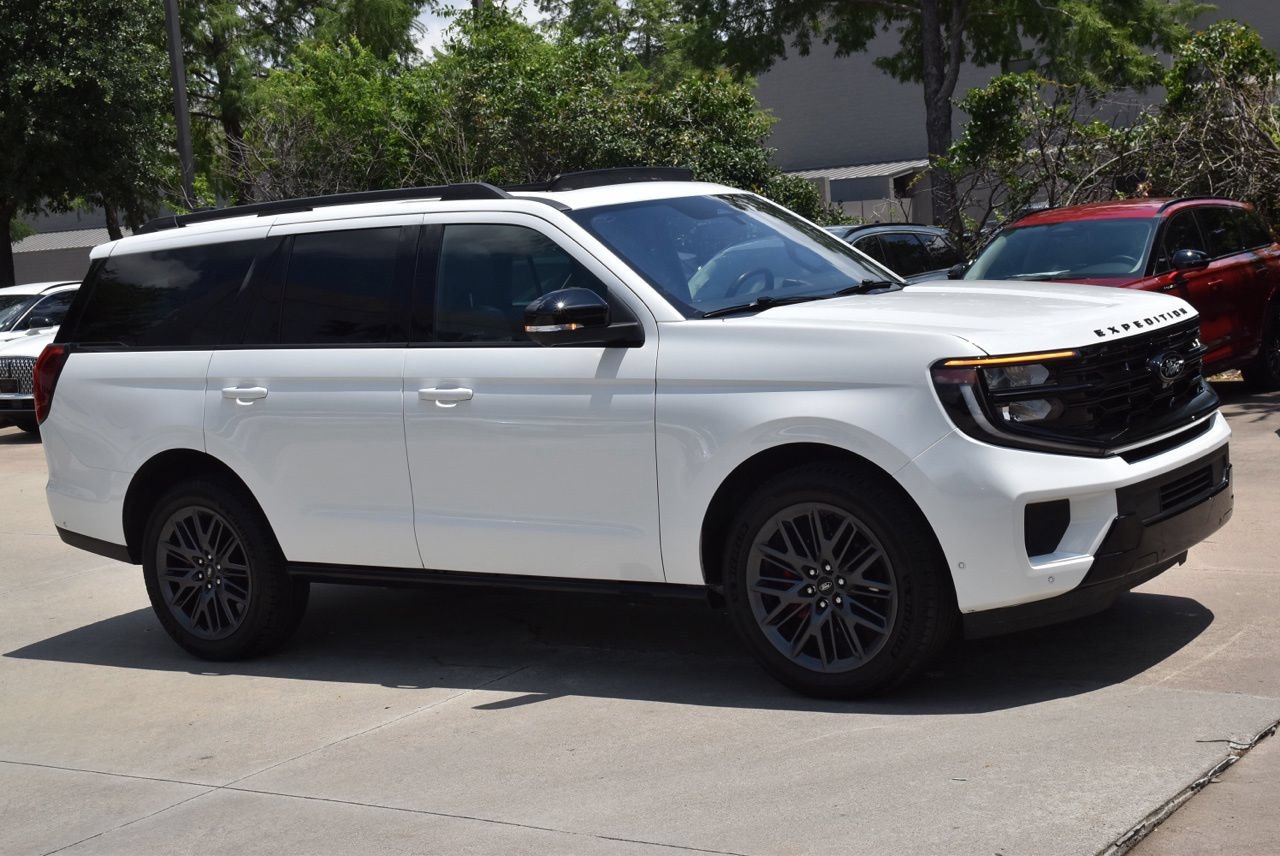 Certified 2025 Ford Expedition Platinum w/ Stealth Performance Package AWD/4WD image 5