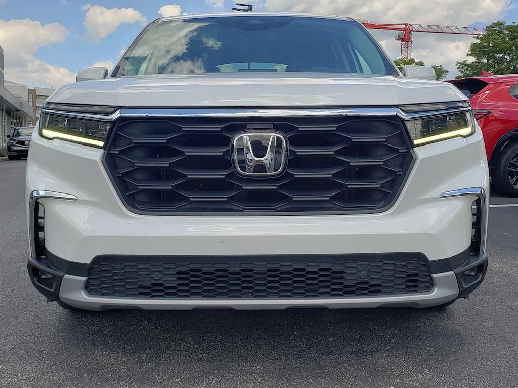 Used 2025 Honda Pilot EX-L image 2
