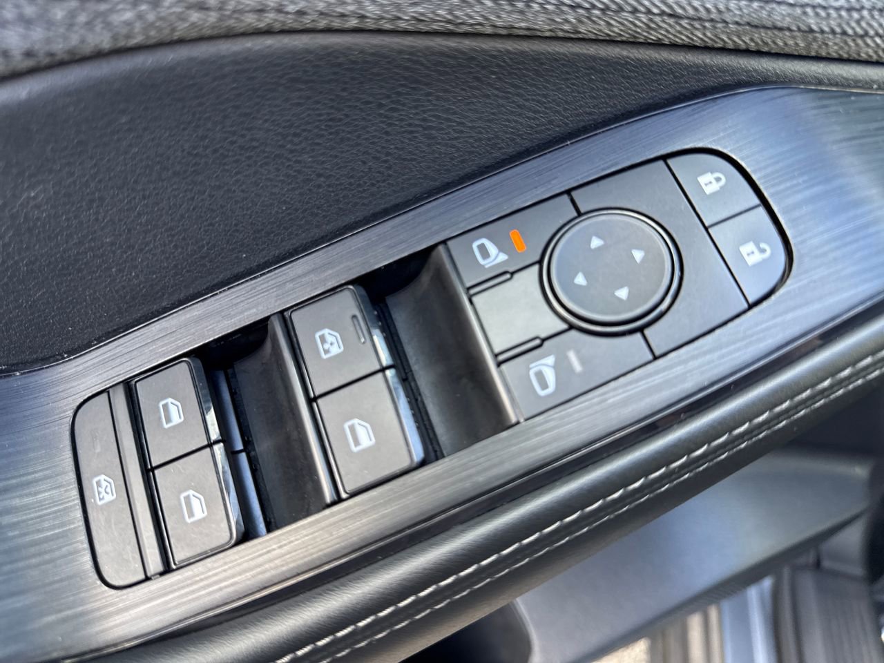 Used 2023 Nissan Rogue SV AWD/4WD image 15