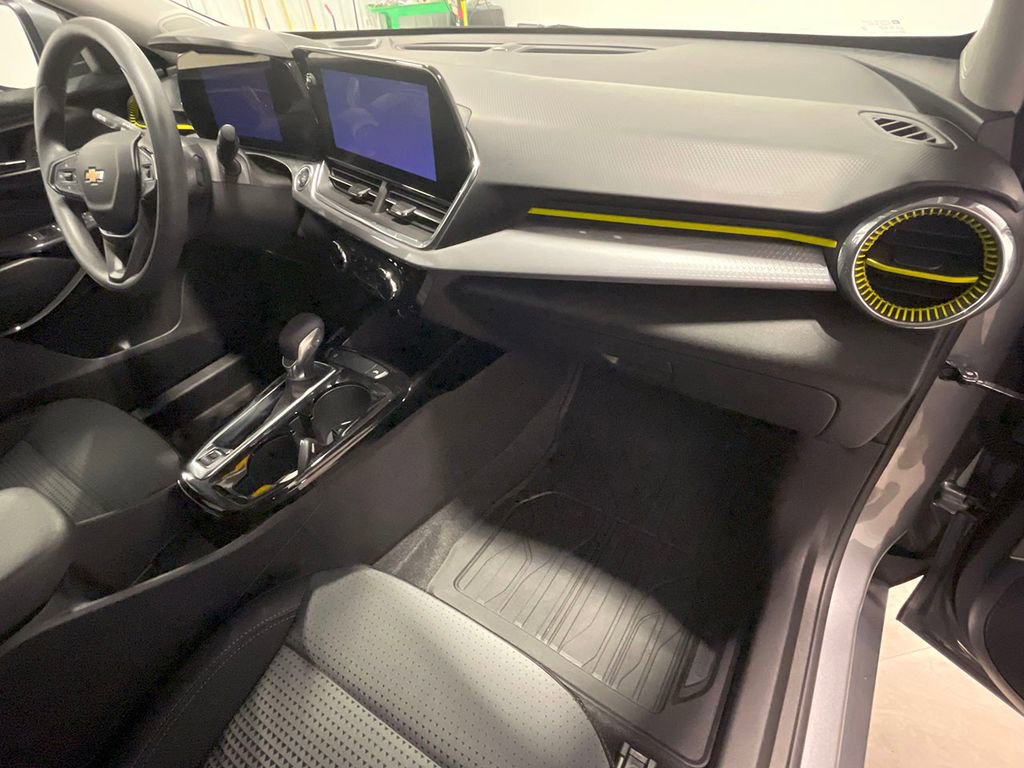 Used 2024 Chevrolet Trax LT image 25