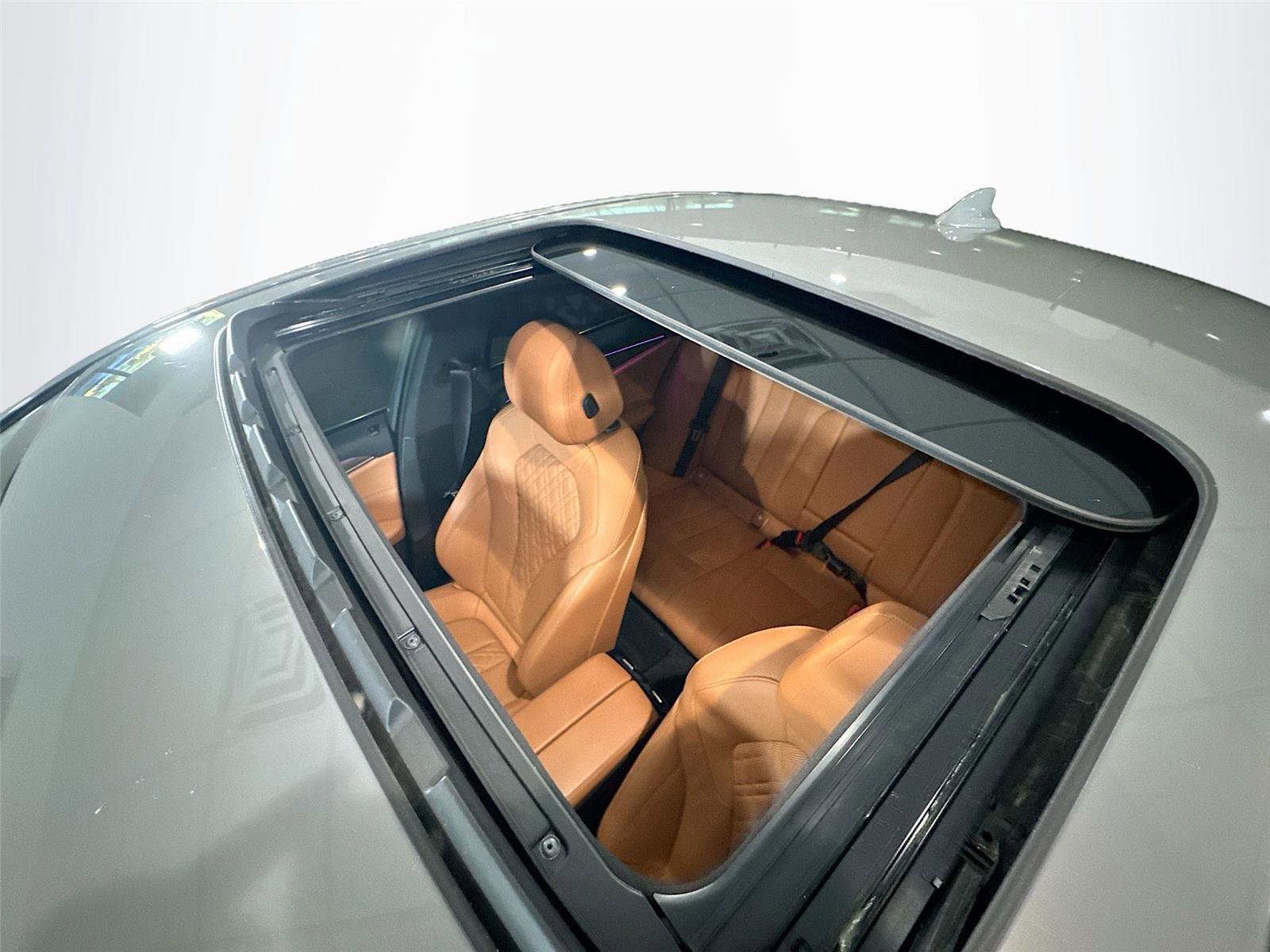 Used 2022 BMW 540i w/ Premium Package image 18