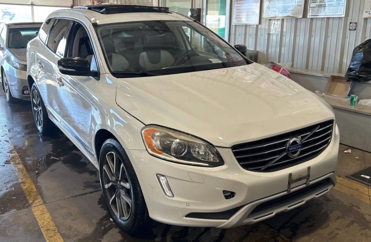 Used 2017 Volvo XC60 T6 Dynamic w/ Preferred Option Package AWD/4WD image 2