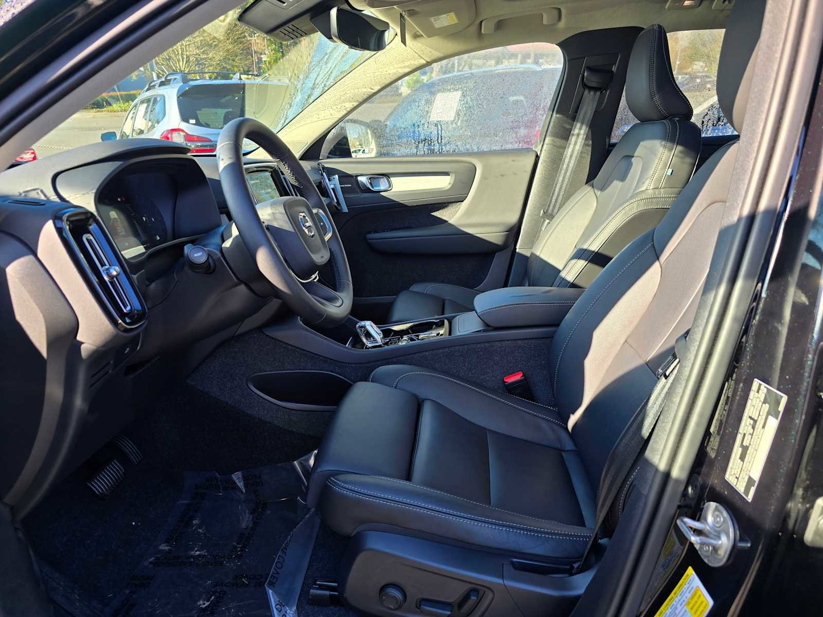 Used 2025 Volvo XC40 B5 Plus w/ Climate Package image 20