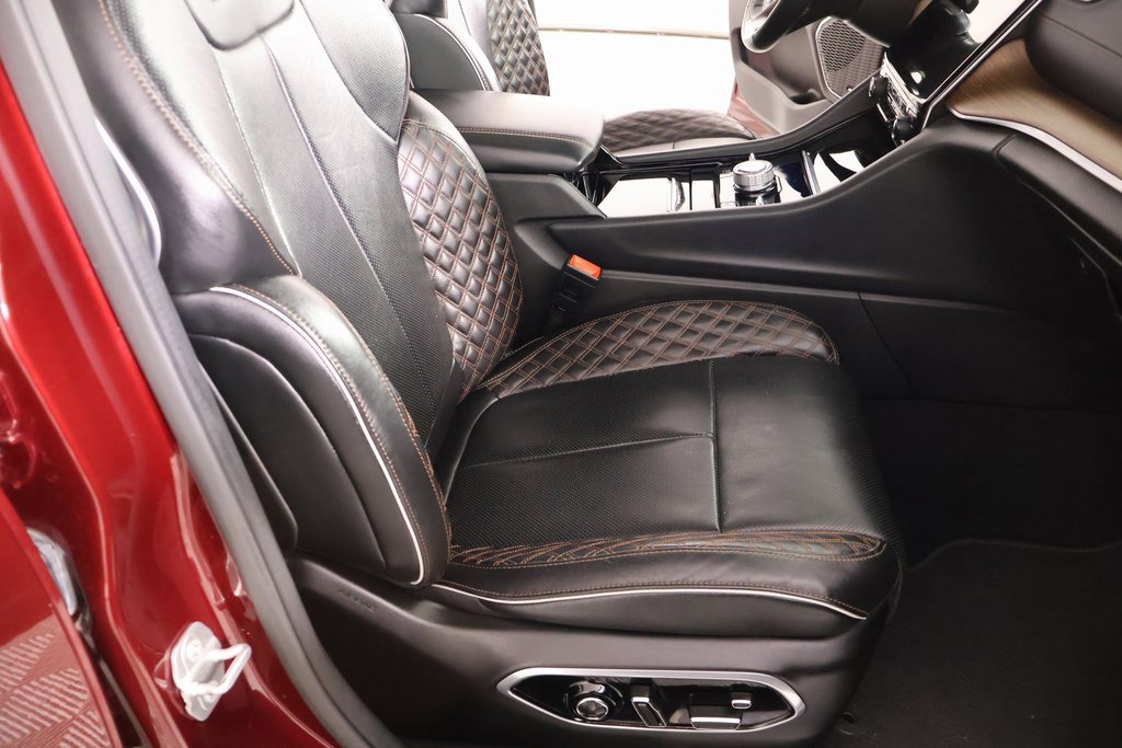 Used 2023 Jeep Grand Cherokee L Summit w/ Luxury Tech Group V image 15