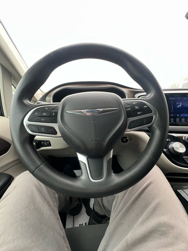 Used 2017 Chrysler Pacifica Touring image 15