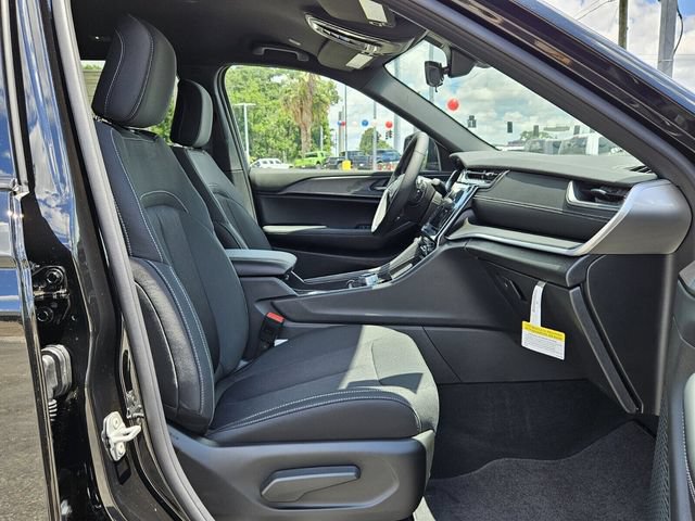 New 2025 Jeep Grand Cherokee L Laredo w/ Luxury Tech Group I RWD image 15