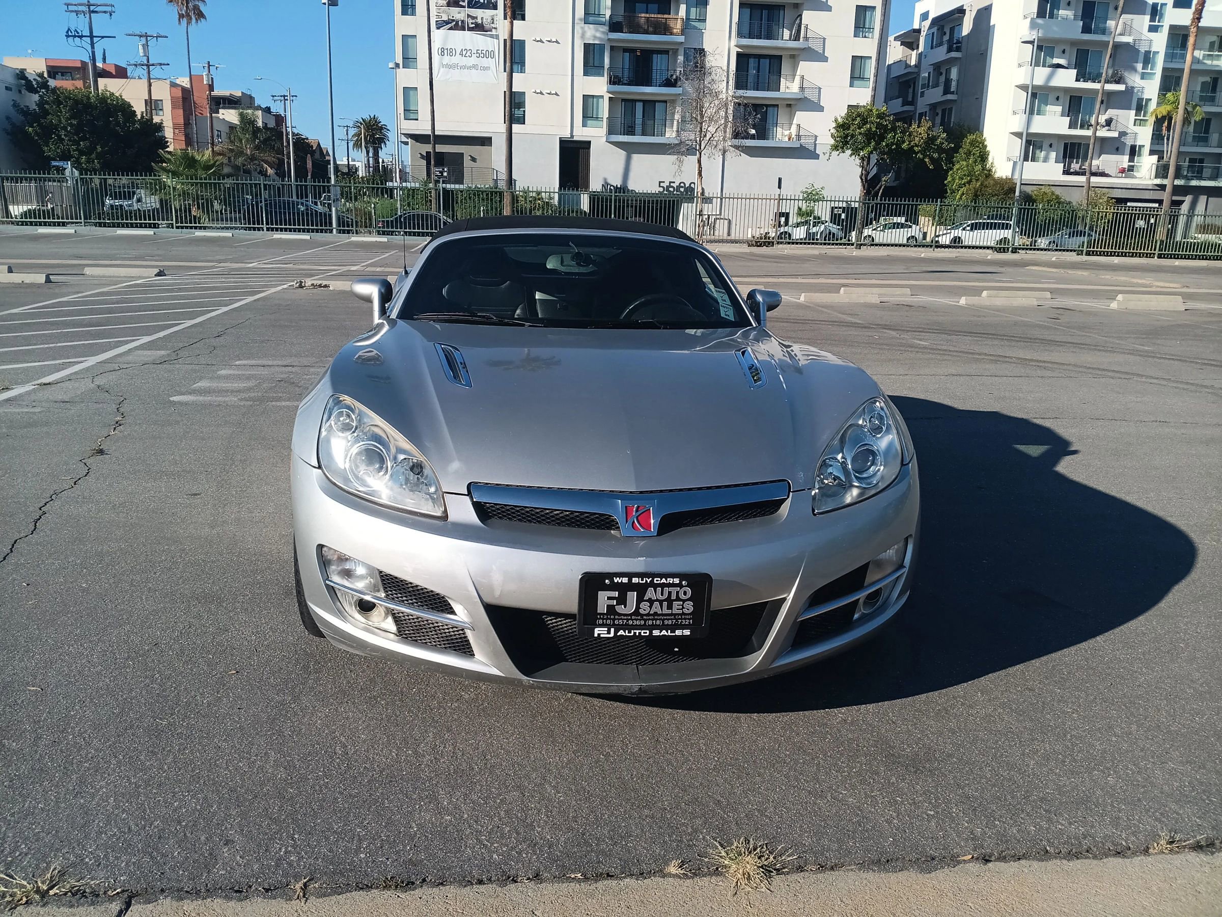 Used 2009 Saturn Sky w/ Premium Trim Package image 2