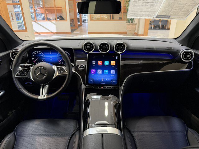 Used 2025 Mercedes-Benz GLC 300 image 12