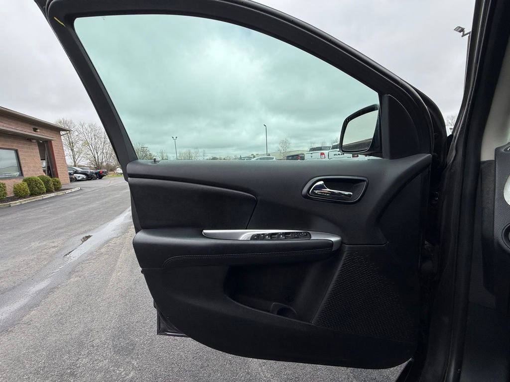 Used 2018 Dodge Journey SE image 15