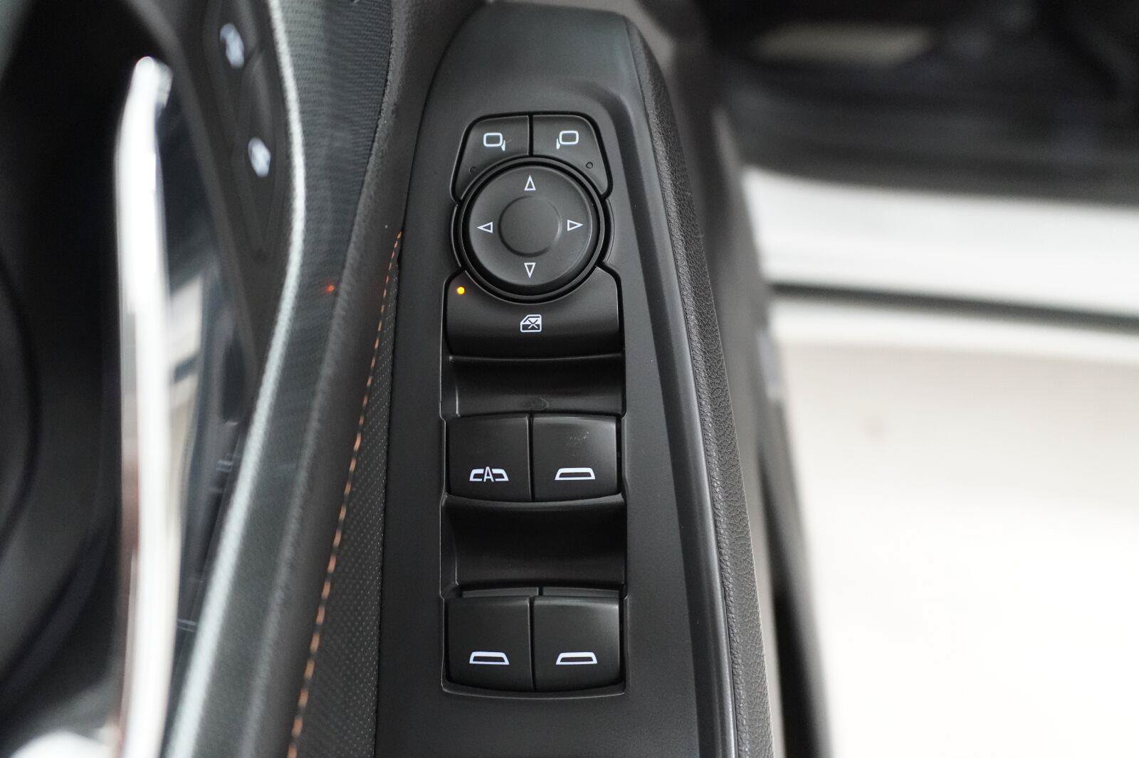 Used 2018 Chevrolet Traverse Premier w/ Driver Confidence II Package FWD image 25