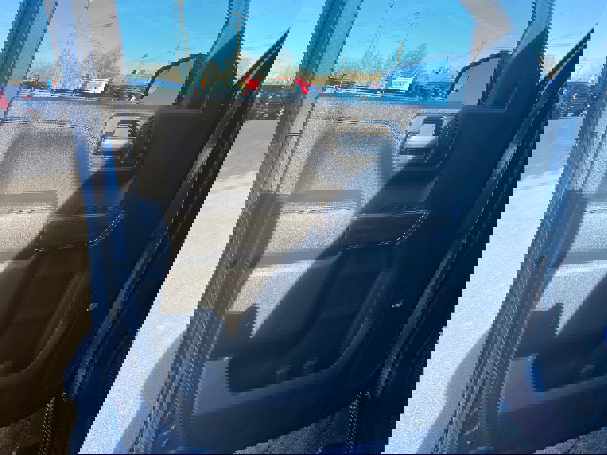 Used 2021 Chevrolet Silverado 1500 LT Trail Boss w/ Convenience Package II image 9