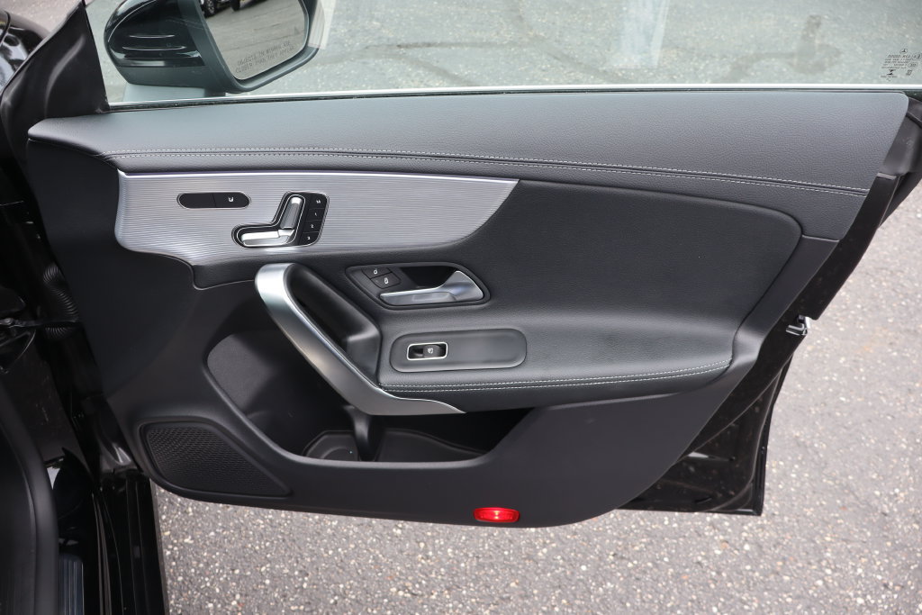 Used 2021 Mercedes-Benz CLA 250 4MATIC image 26