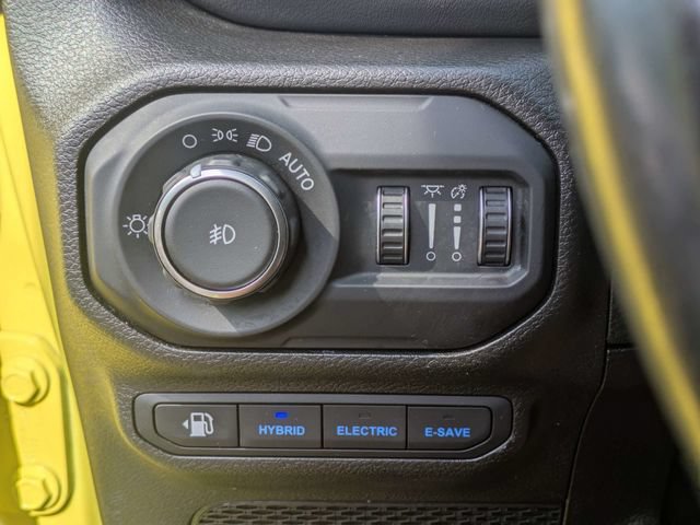 Used 2022 Jeep Wrangler Unlimited Sahara w/ Cold Weather Group AWD/4WD image 25