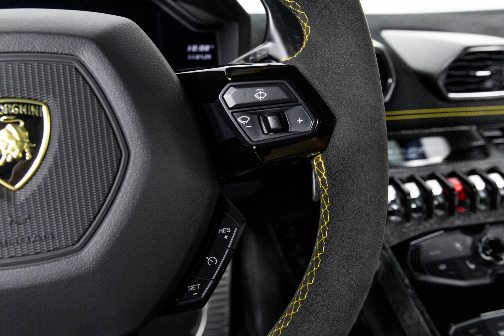 Used 2018 Lamborghini Huracan Performante image 21